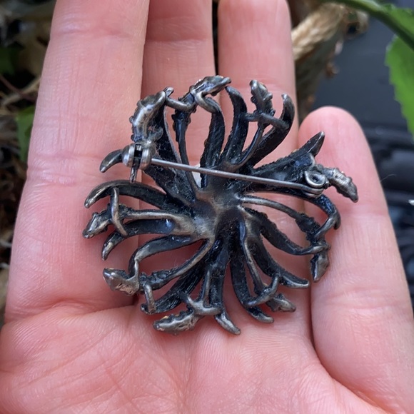 Brooch - Black, Silver and White Flower - Picture 4 of 5